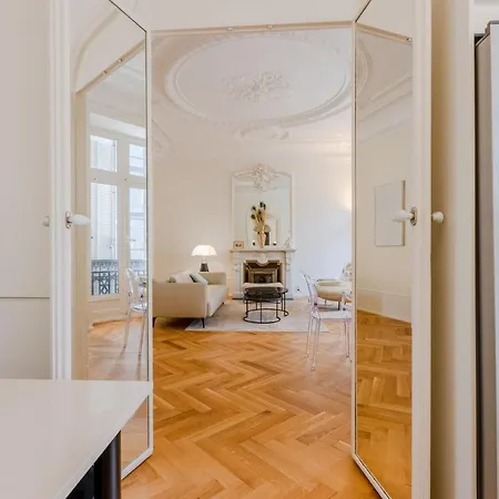 Apartment Heart Of 3-br Only 100m From The Palais Des Festivals *