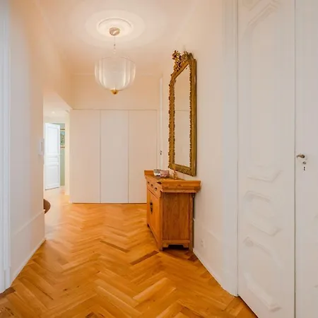 Apartment Heart Of 3-br Only 100m From The Palais Des Festivals Cannes